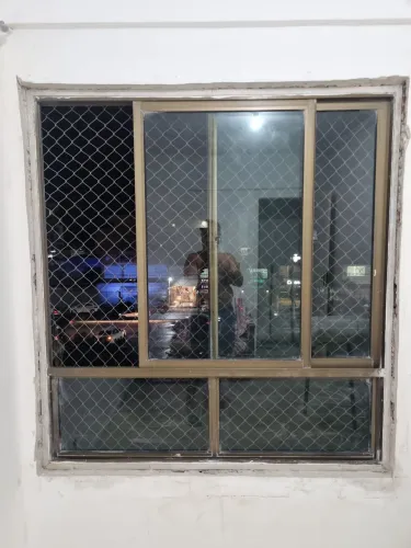 Janela de alumínio cor cobre