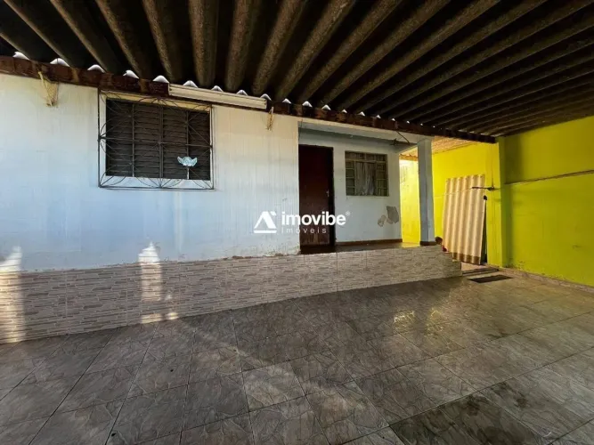 CASA COM POTENCIAL PARA INVESTIMENTO SENDO 3 NO MESMO TERRENO