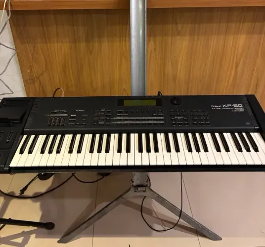 Teclado Roland XP-60 - C/ Pedal e Estante Stay - Excelente Estado; Pouco Usado, Tudo Func