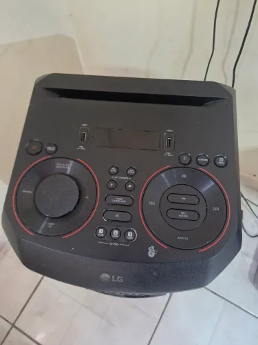 Vendo uma caixa de som LG
