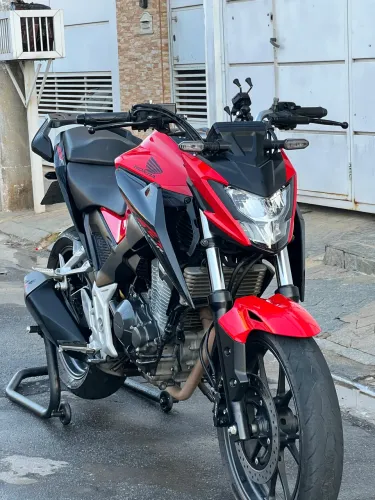 VENDO 300 F ÚNICO DONO