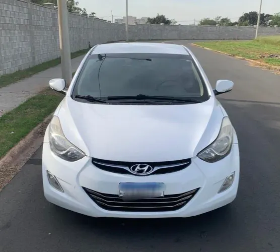 Hyundai Elantra GLS 1.8 16V Aut. 2013