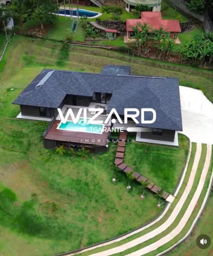Casa de Condomínio em Bragança Paulista, 3 suítes, home theater, área gourmet, piscina aqu