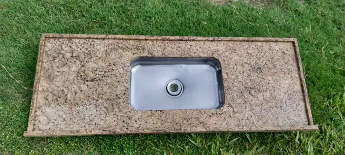 Pia de granito amarelo ornamental