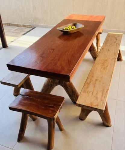 Mesa Rústica Madeira Maciça 2,50m + 4 Bancos (Área Gourmet / Chácara)