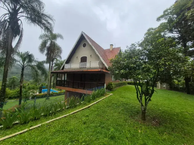 Linda casa a venda e para locação na Serra Da Cantareira com 3 lindas suítes e lazer compl