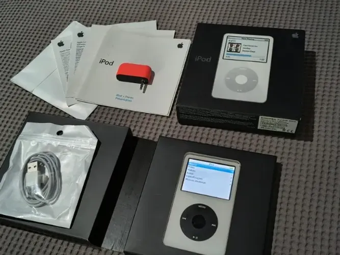 iPod Classic 5ª ger. de 256gb com bateria nova + adaptador Bluetooth + cabo + caixa