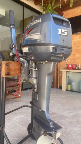 Motor de Popa Yamaha 15 HP - Ano 2010