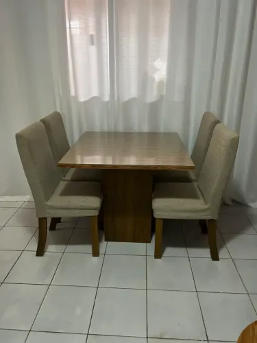 Vendo mesa 4 cadeiras