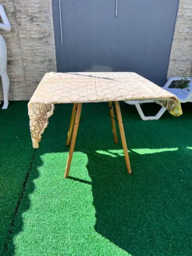 Mesa de jantar quadrada