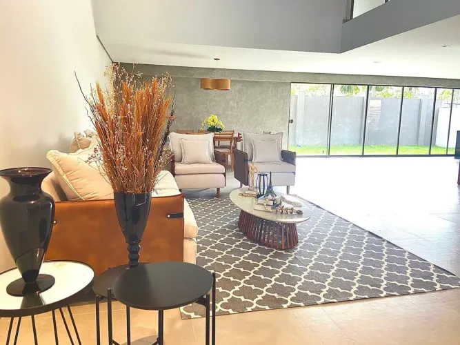 Casa nascente, 331m², 4 suítes, condomínio ao lado da Lagoa