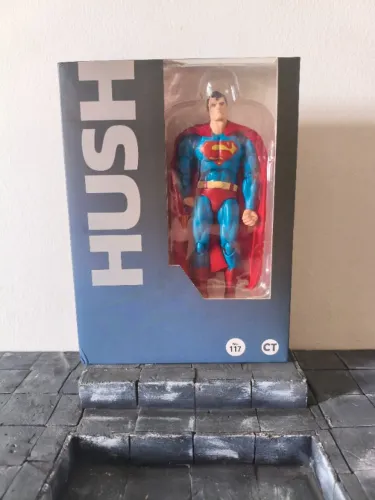 CT Toys Superman ver Hush (NOVO)