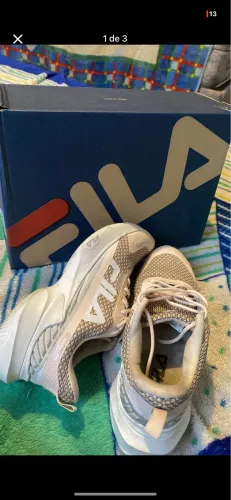 Vende se tênis da fila 