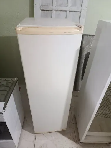 Vendo uma geladeira funcionando perfeitamente bairro nova Almeida serra