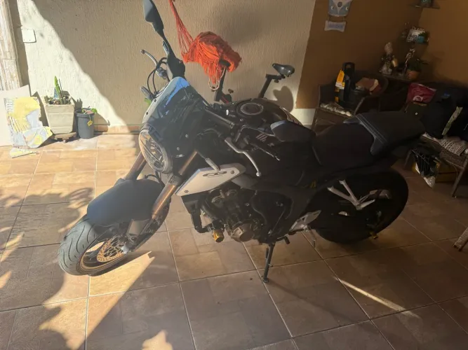CB650R estado de zero KM