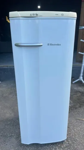 Geladeira Electrolux 240 litros