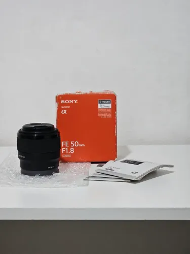 Lente para câmeras sony E-mount 50mm 1.8 FE 