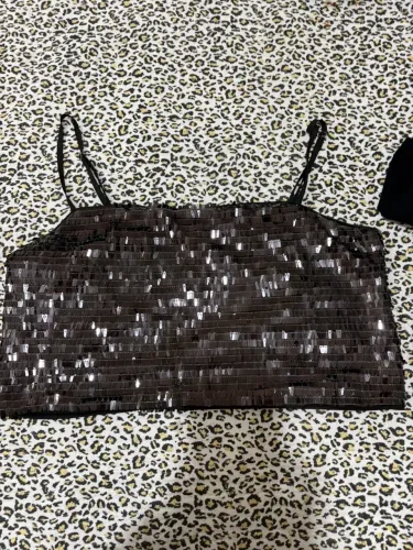 Cropped C&A de paetê preto e prata