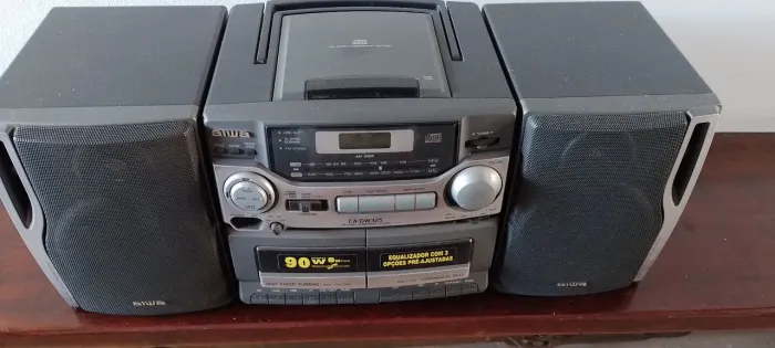 Radio aiwa só está funcionando o radio