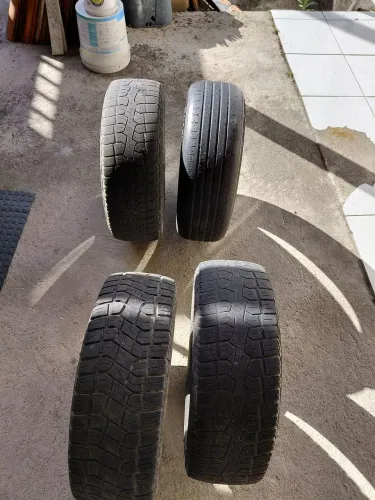 Vendo 4 pneus aro 15