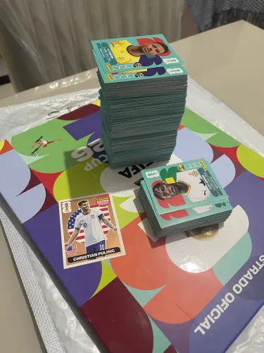 ÁLBUM DE FIGURINHAS DA COPA 2026 FALTANDO 121 FIGURINHAS PARA COMPLETAR *ALBUM CAPA DURA*