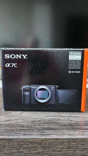 Camera Full Frame Sony A7C com 26 mil Clicks