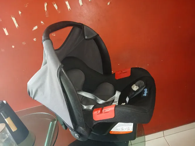Vendo cadeirinha pra carro rn