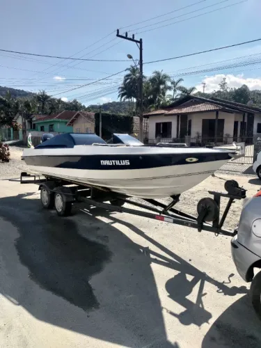 Lancha 19ft - Motor Evinrude E-Tec 115HP