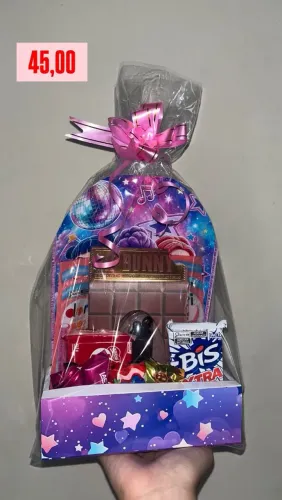 Presenteia alguém
