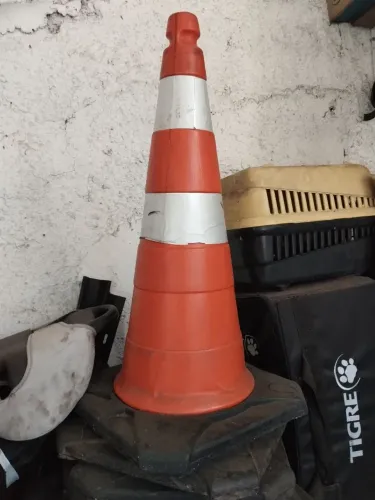 Cone refletivo, com base forte, profissional