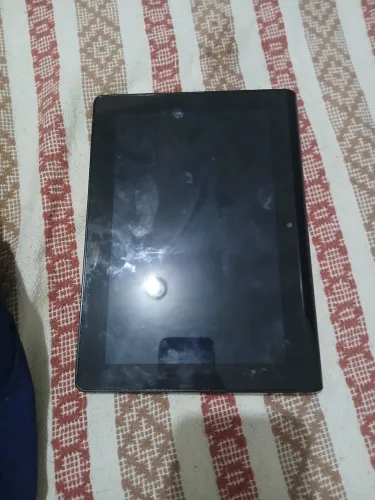 tablet Sony Xperia de cor preta.