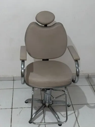 Cadeira para cabeleireiro (a)