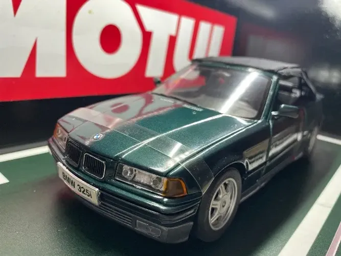 Miniatura 1.18 BMW 325 conversível nova ainda com lacres raríssima c capota em tecido 