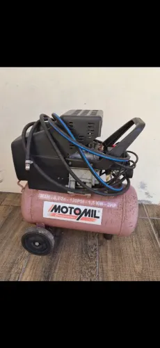Vendo motocompressor Motomil, 2HP, 120psi. Em funcionamento, com tanque, mangueiras.