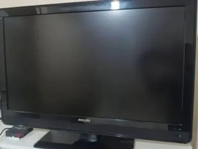 TV Philips 42 pol com controle, modelo 42PFL3403/78 , LCD em ótimo estado