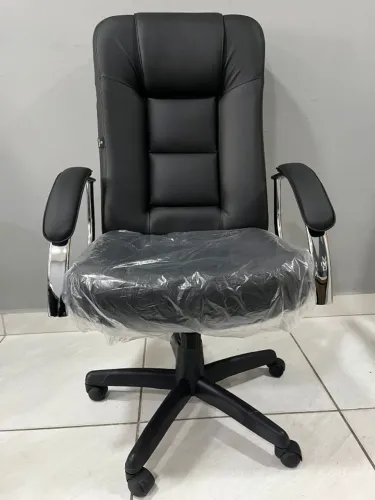Cadeira Presidente Giratória Venire Sistema Relax - Base Preta - Martiflex