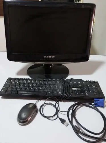 Monitor Samsung 16 polegadas + teclado,mouse e cabos.