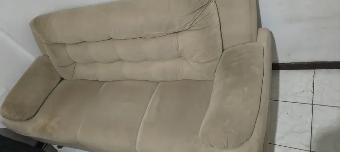 VENDO UMA CAMA DE CASAL E SOFÁ DE 3 LUGARES