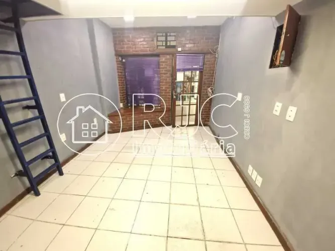 Imóvel , loja comercial em galeria bastante conhecida , bem localizada em Tijuca - RJ