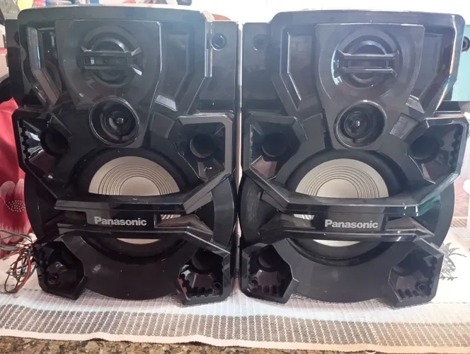 duas caixas do som Panasonic sa akx 660