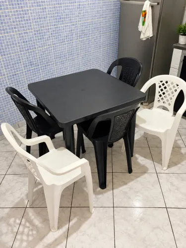 Mesa + 5 cadeiras