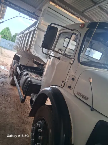 Vende_ se caminhao cacamba .