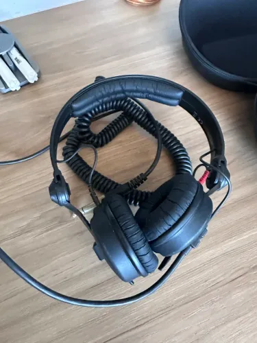 Fone Sennheiser HD 25 Plus com case e almofadas reserva