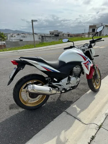 Honda CB300R 2015 Branca - R$ 14.900