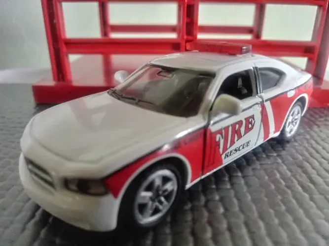 Miniatura Dodge Charger Fire Rescue (Corpo de Bombeiros) - Scale 1/55 - SIKU