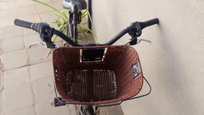 Bicicleta Caloi Aluminium Aro 26 com Cestinha (Preta e Rosa)/bom estado/frete não incluso