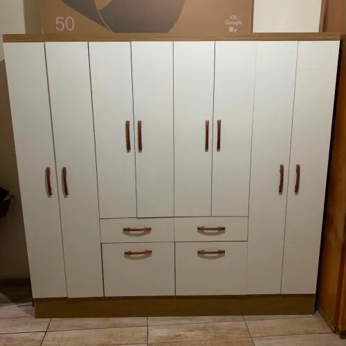 Guarda-Roupa em Excelente Estado e conservado
