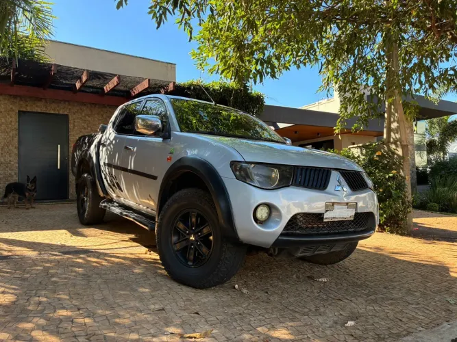 Mitsubishi L200 Triton HPE 3.2 CD TB Int.diesel AUT 2010