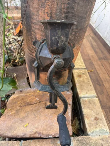 Moinho de café antigo raro