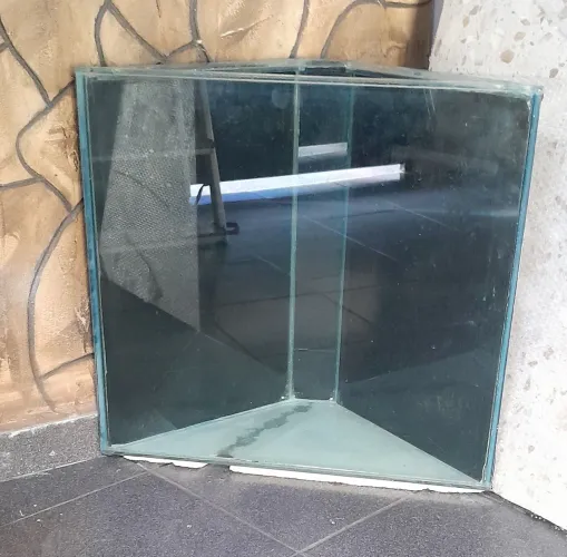 Aquário 60 litros de canto